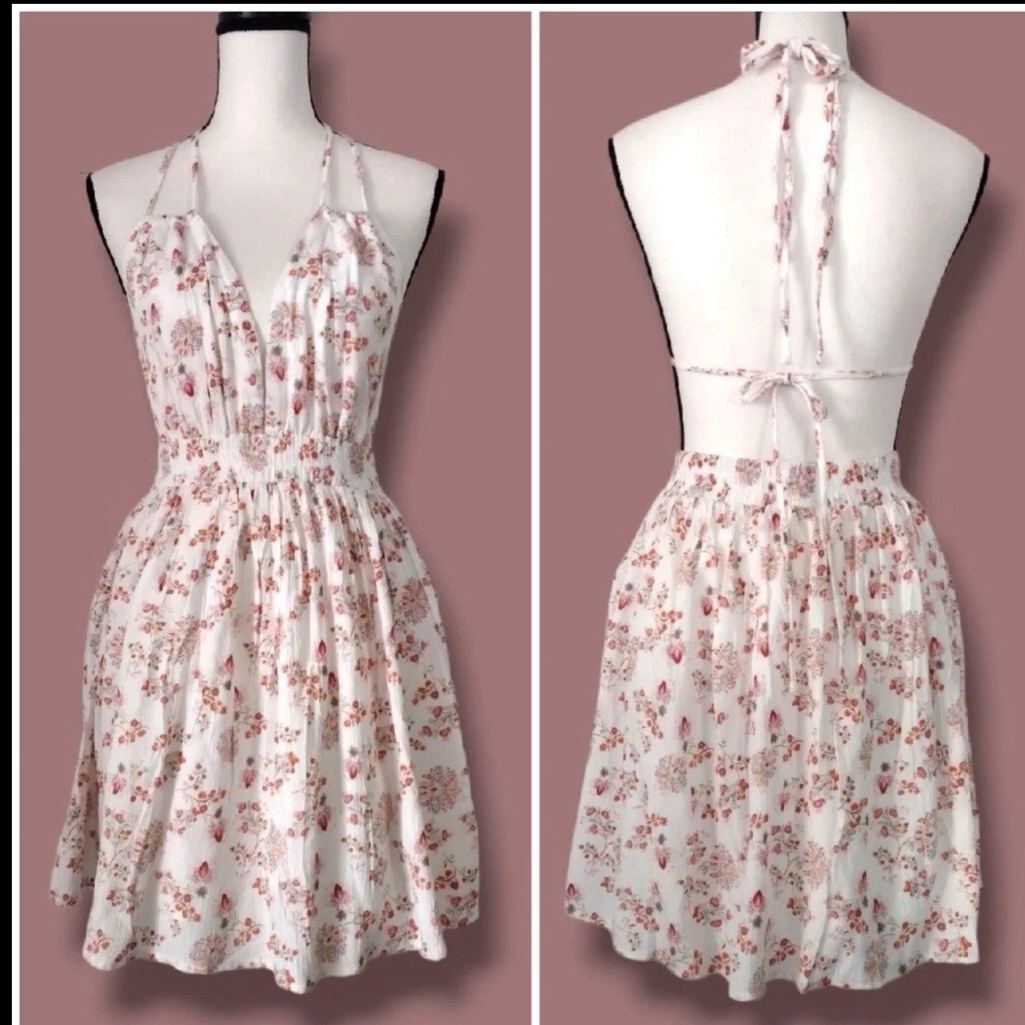 New Daizy Sz S Halter Open Back Mini Dress Floral Print Deep V-Neck Strappy